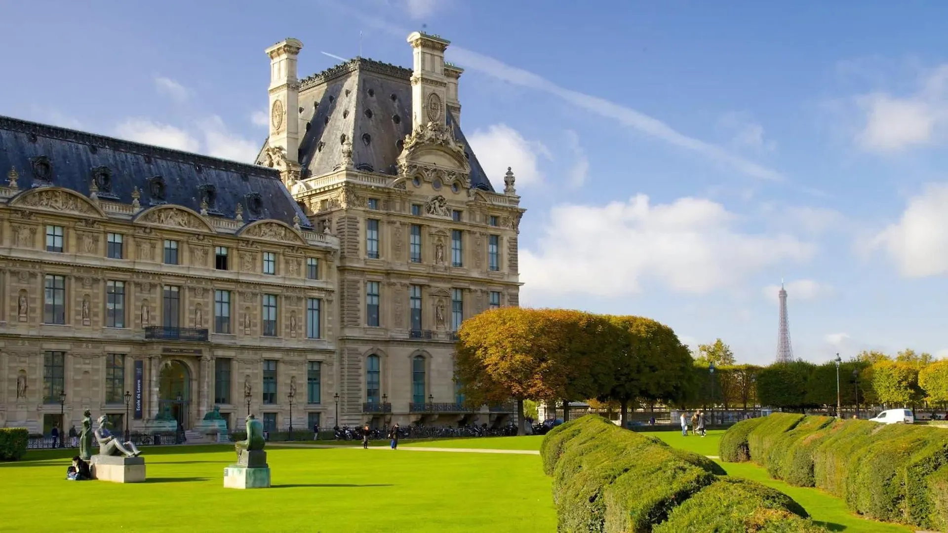 New Heaven near Louvre Museum Apartment Paris France