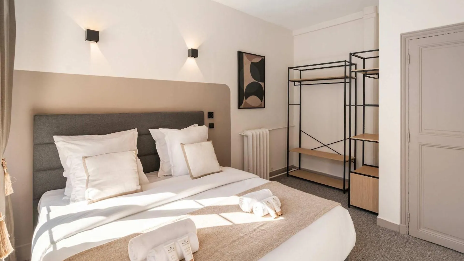 New Heaven near Louvre Museum Apartment Paris France